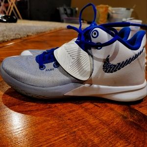 Nike Mens Kyrie Flytrap III Basketball Shoes White  M 8